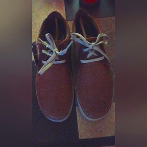 Men's casual clarks size 9 brown color  new never worn